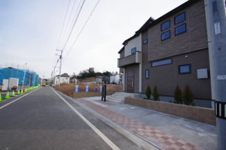 【前面道路含む現地写真】 | 【仲介手数料無料！！】稲城市東長沼　新築戸建て（全1棟）1号棟　6880万円