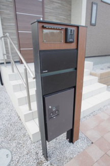 【その他】 | 【仲介手数料無料！！】稲城市東長沼　新築戸建て（全1棟）1号棟　6880万円 | 宅配ボックス付き郵便受け