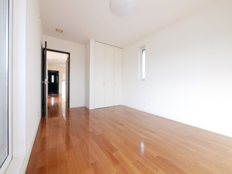 【洋室】 | 笛吹市石和町唐柏 平成27年築 積水ハウス施工 敷地159坪 | 2階洋室7.5帖