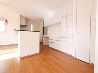 【キッチン】 | 笛吹市石和町唐柏 平成27年築 積水ハウス施工 敷地159坪 | キッチンキャビネット　収納力の高いキッチンです。