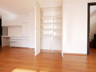 【収納】 | 笛吹市石和町唐柏 平成27年築 積水ハウス施工 敷地159坪 | リビング収納