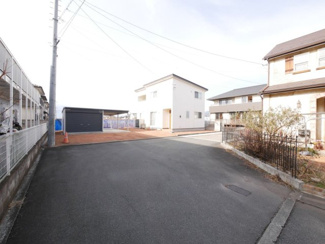 【前面道路含む現地写真】 | 笛吹市石和町唐柏 平成27年築 積水ハウス施工 敷地159坪 | 敷地入口付近