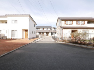 【前面道路含む現地写真】 | 笛吹市石和町唐柏 平成27年築 積水ハウス施工 敷地159坪 | 敷地入口付近