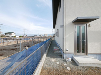 【周辺】 | 笛吹市石和町唐柏 平成27年築 積水ハウス施工 敷地159坪 | 敷地北側境界