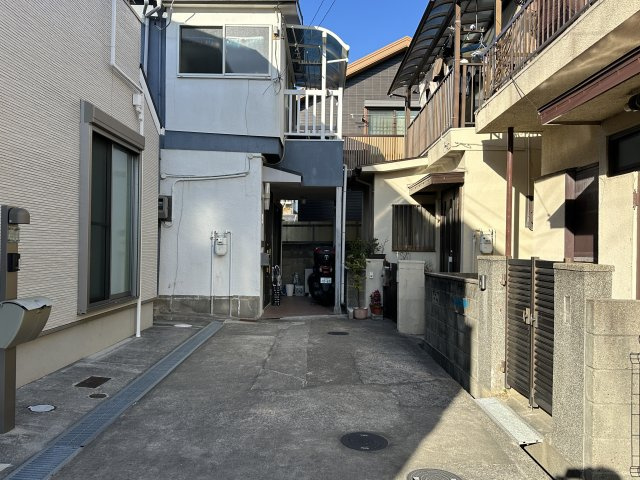 神戸市垂水区星陵台7丁目戸建の前面道路含む現地写真