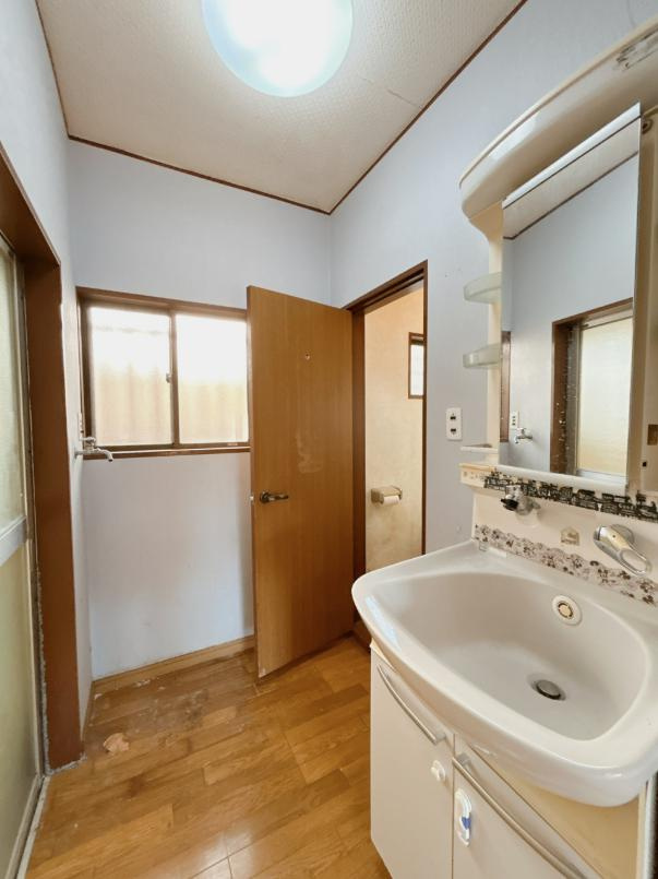 ひたちなか市柳が丘　中古戸建の独立洗面台