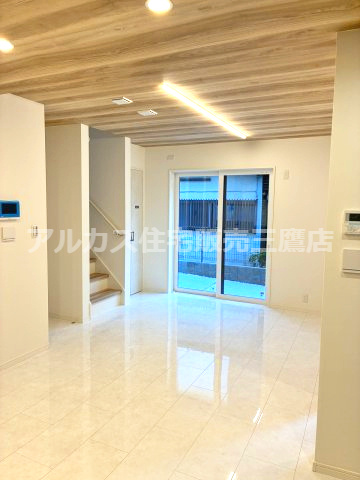 武蔵野市吉祥寺南町４丁目 中央線 吉祥寺駅 新築戸建の居間・リビング