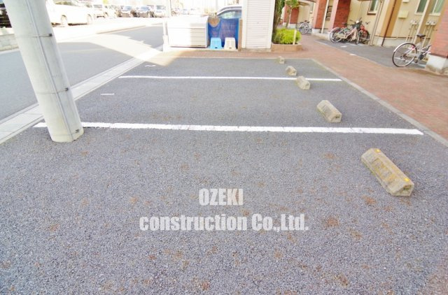 プレミール Bの駐車場