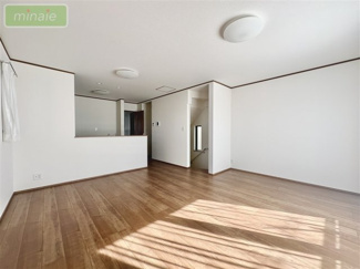 【居間・リビング】 | 塚田駅9分　見学可　北本町2　全4棟　A号棟