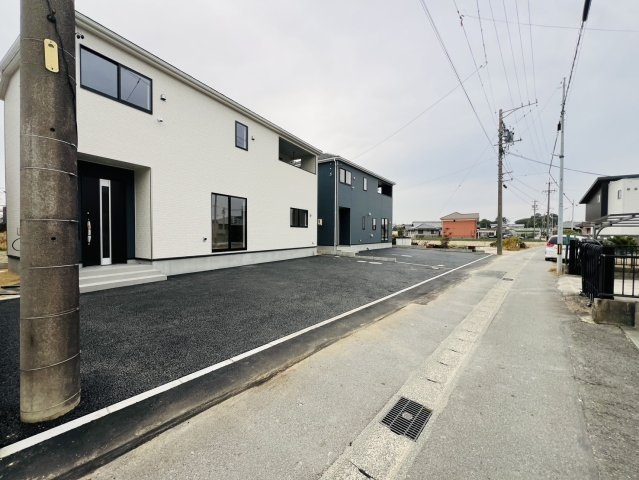 碧南市鴻島町四丁目81番1、81番2『仲介手数料無料』新築戸建ての前面道路含む現地写真