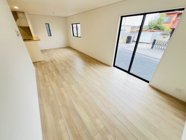 碧南市鴻島町四丁目81番1、81番2『仲介手数料無料』新築戸建ての居間・リビング