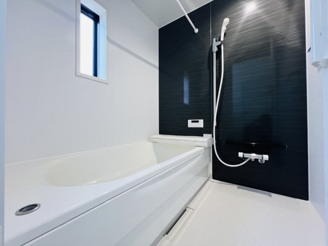 碧南市鴻島町四丁目81番1、81番2『仲介手数料無料』新築戸建ての浴室
