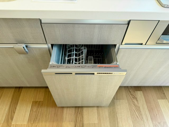 SUN COURTーサンコート－小倉南区上貫1丁目【小倉南区　新築戸建て】のキッチン|面倒な後片付けの手間を減らす便利な食器洗い乾燥機を標準装備【小倉南区　新築戸建て】