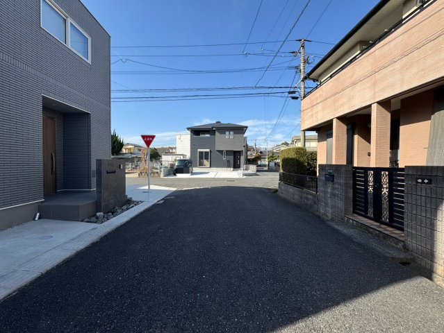 SUN COURTーサンコート－小倉南区上貫1丁目【小倉南区　新築戸建て】の前面道路含む現地写真|SUN COURTーサンコート－小倉南区上貫1丁目【小倉南区　新築戸建て】