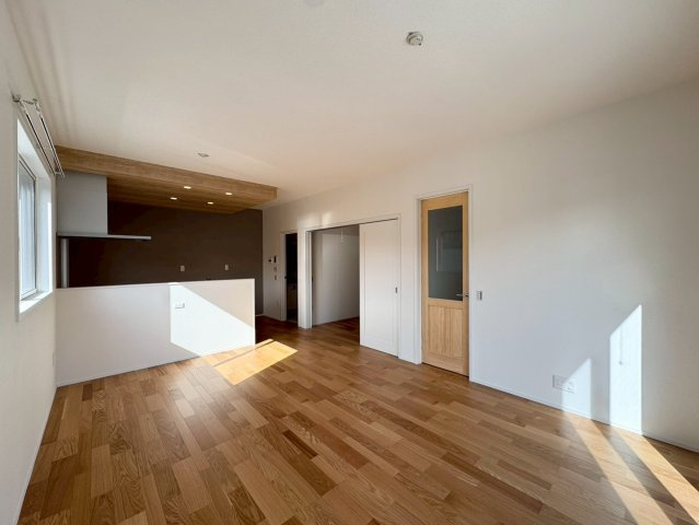 SUN COURTーサンコート－小倉南区上貫1丁目【小倉南区　新築戸建て】の居間・リビング|約16帖の広々リビング♪　【小倉南区　新築戸建て】