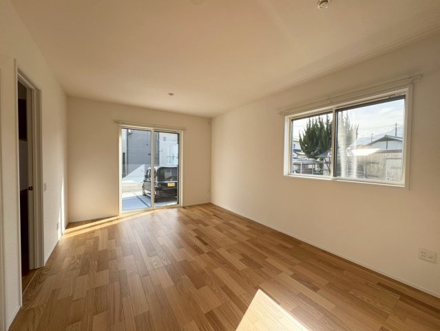 SUN COURTーサンコート－小倉南区上貫1丁目【小倉南区　新築戸建て】の居間・リビング|日当たり良好なリビングダイニング【小倉南区　新築戸建て】