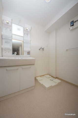 ガーデンハウス朝日山　Dの洗面所|洗面・脱衣　シャンプードレッサー付き。