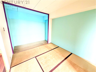 リビング横の和室スペースはリビングと続きで利用してもデザイン性のとれる洋風和室になります。やっぱり一室は欲しい和室は客間や小さなお子様の寝かせ付けなどにも便利です。