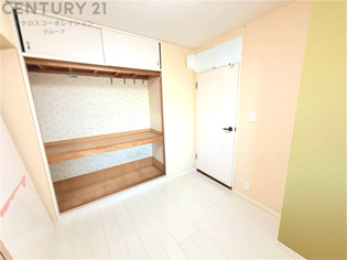 子供部屋…創造性や成長を促す遊びの空間を提供。学習や趣味に集中できる環境を整えます。個別のプライベートスペースは自己表現と自立心を育み、心地よい睡眠環境を整えリラックスできる場所を提供。