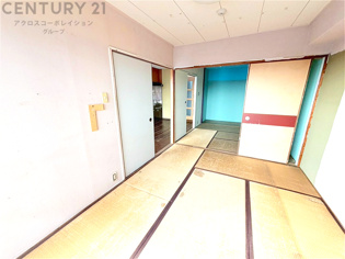 寝室…リラックスできるプライベート空間で、快適な睡眠をサポート。個人の好みに合わせたインテリアや寝具で心地良さを追求。プライベートな時間を過ごし、リフレッシュする場所におすすめです。