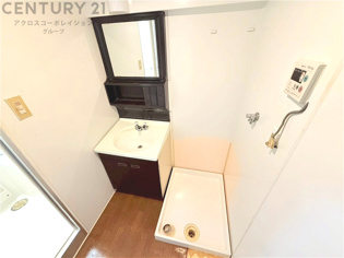 衣服の収納や脱ぎ着や整理整頓がしやすく、湿った衣類を乾燥させるスペースがありカビや臭いの発生を防ぎます。床の汚れを他の部屋に持ち込まず清潔を保つことができます。また快適な入浴環境の整備にも役立ちます。