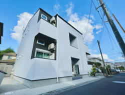 Bee　Houseの画像