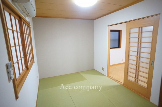【内装】 | 東大阪市金岡2丁目 | 【1階：和室約6帖】ダイニングと続き間のお部屋です☆畳表替え、障子貼替済み☆