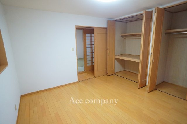 【子供部屋】 | 東大阪市金岡2丁目 | 【2階：ゆったり洋室約8帖】大容量のクローゼット完備です！