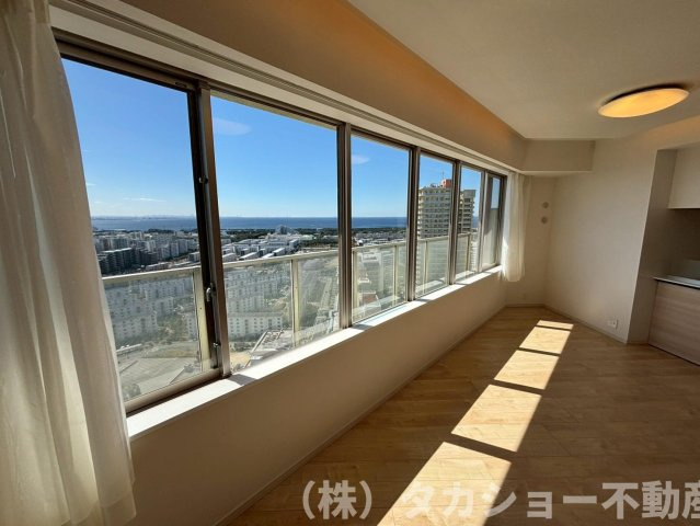 【居間・リビング】 | ベイマークスクエアシティコートタワー | ゆったり過ごせる居間です