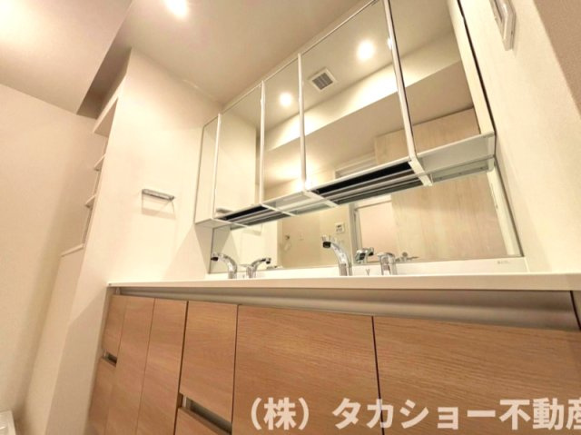 【独立洗面台】 | ベイマークスクエアシティコートタワー | 朝の支度にも助かる、独立の洗髪洗面化粧台