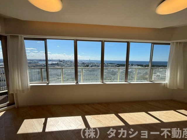 【居間・リビング】 | ベイマークスクエアシティコートタワー | こちらのリビングで趣味の時間をお楽しみください