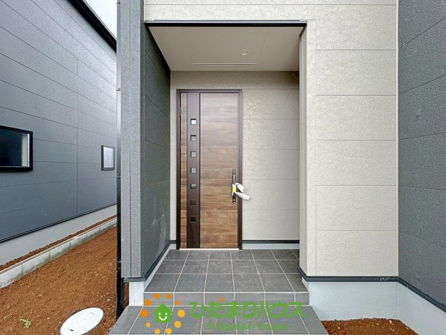 加須市多門寺　新築一戸建て　06　リーブルガーデンの玄関