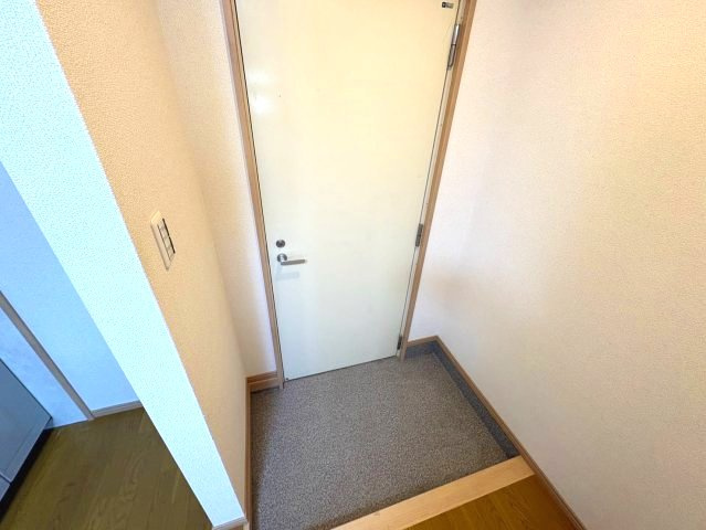 一須賀野村ビルの玄関