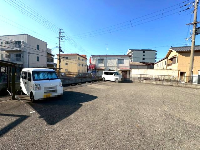 一須賀野村ビルの駐車場