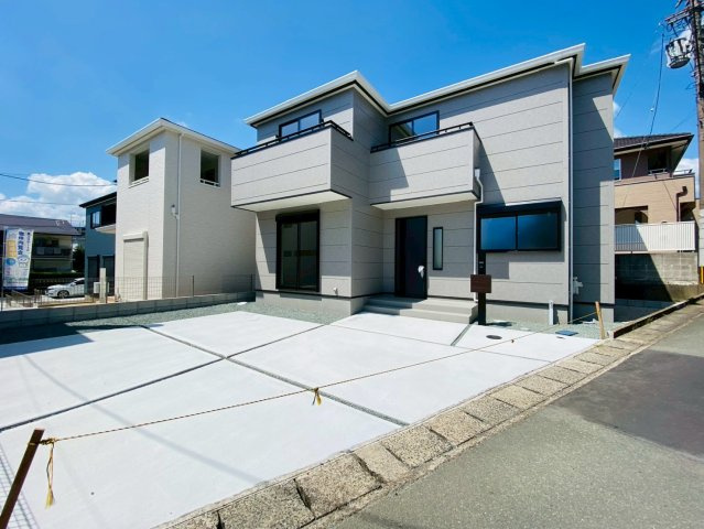 リーブルガーデン／東区榎町第六／３号棟の前面道路含む現地写真