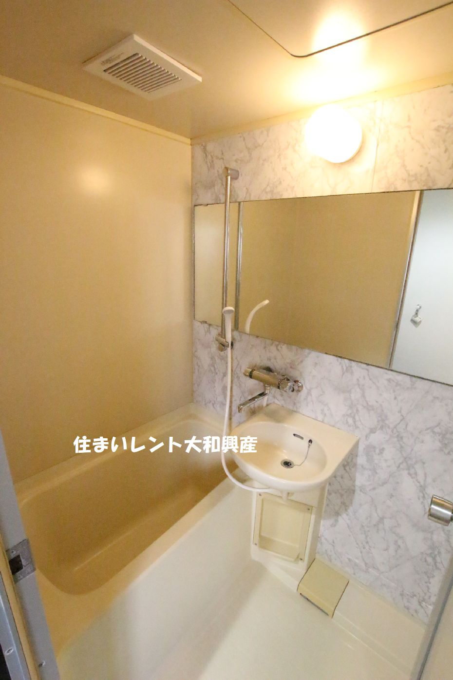 フラットストーン相模の浴室