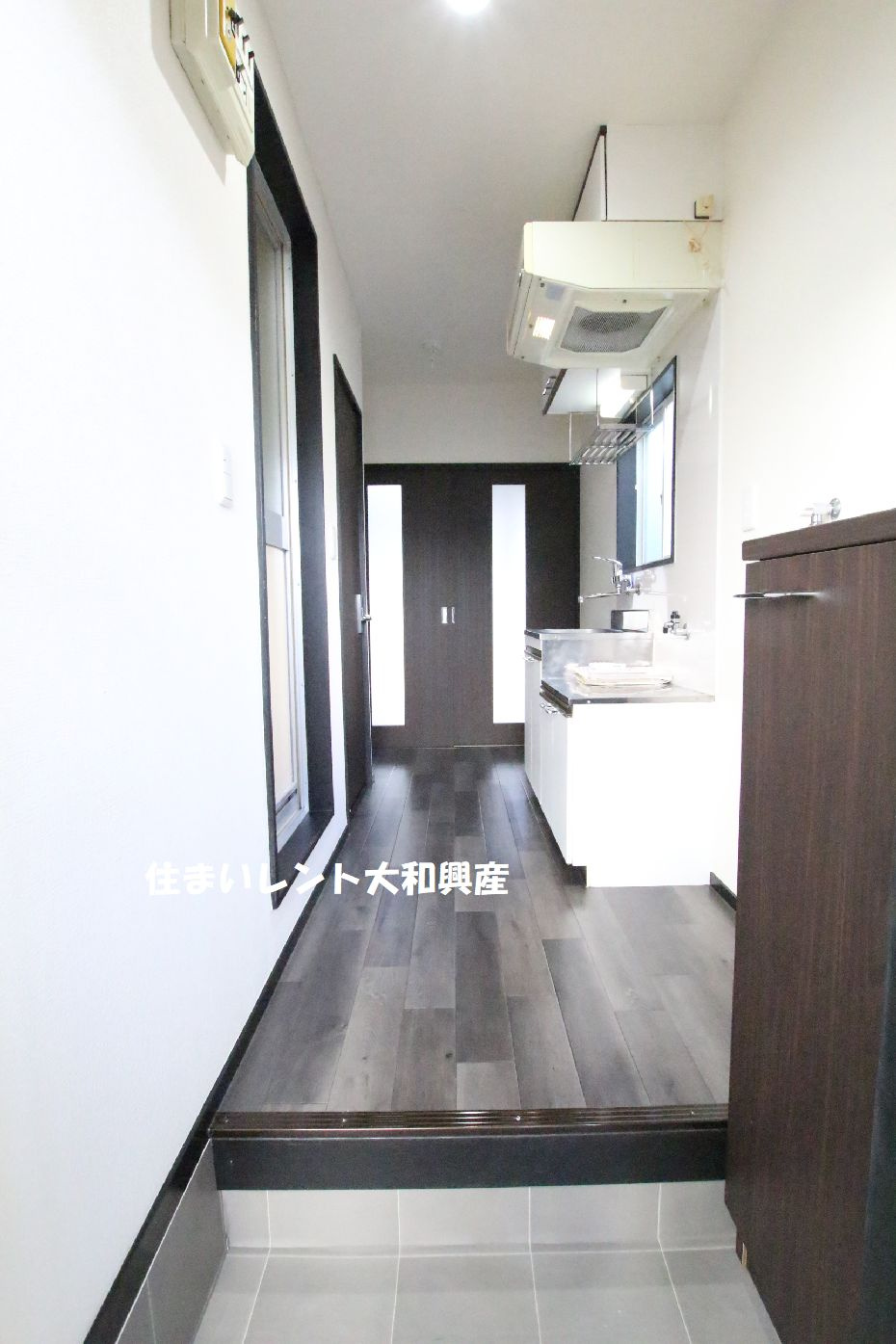 フラットストーン相模の玄関