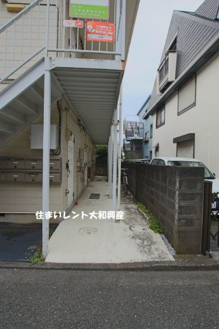 フラットストーン相模のエントランス