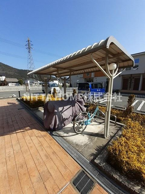 ペルフーメ　デ　アブリールのその他共用部分|屋根付きの駐輪場は無料です♪