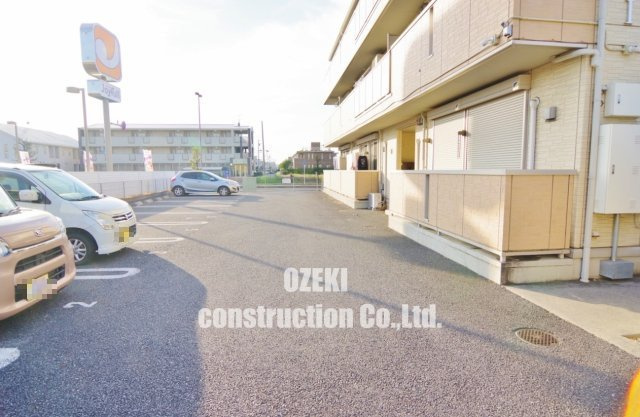 グランシーバIの駐車場