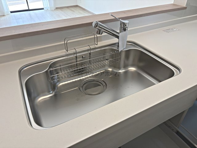 東村山市恩多町3丁目・全12棟　新築一戸建　L号棟のキッチン|浄水器付水栓