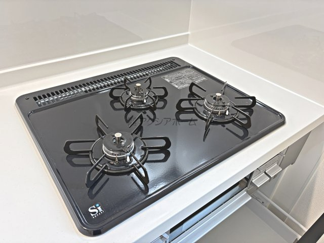 東村山市恩多町3丁目・全12棟　新築一戸建　L号棟のキッチン|3口コンロ
