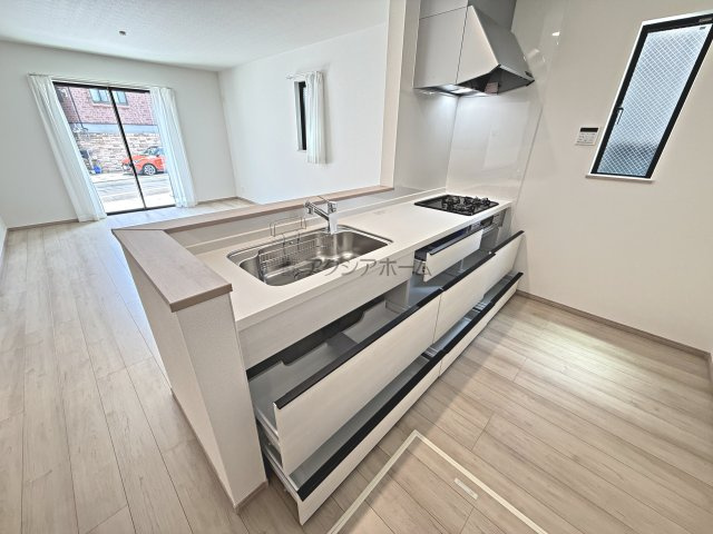 東村山市恩多町3丁目・全12棟　新築一戸建　L号棟のキッチン|リビングを見渡せる対面キッチン