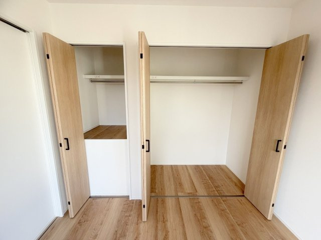 三郷市寄巻　新築戸建　全1棟の収納|収納が2ヶ所付いた主寝室