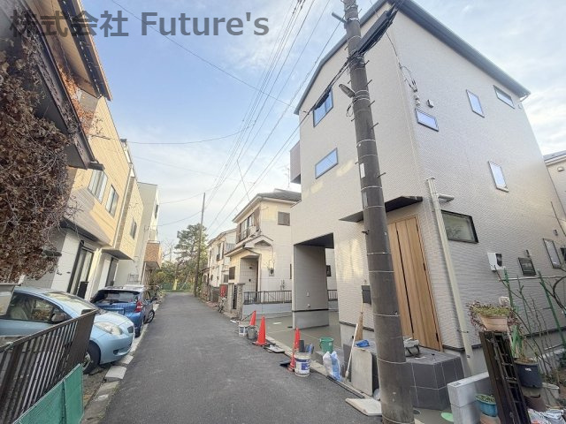 三郷市寄巻　新築戸建　全1棟の前面道路含む現地写真|前面道路含む現地写真です。