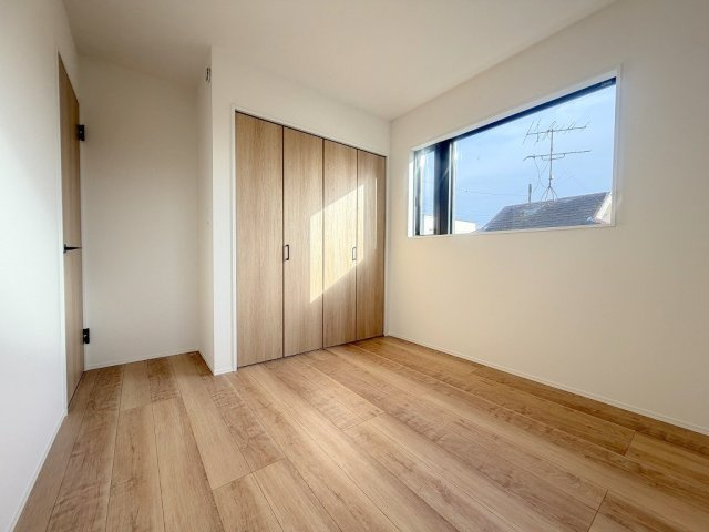 三郷市寄巻　新築戸建　全1棟の洋室|クローゼット完備の5.25帖の洋室