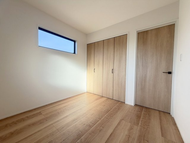 三郷市寄巻　新築戸建　全1棟の洋室|クローゼット付き4.5帖の納戸は居室としても活用できます