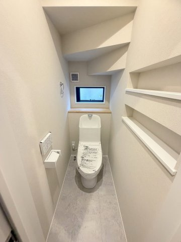 三郷市寄巻　新築戸建　全1棟のトイレ|1階のトイレになります。
