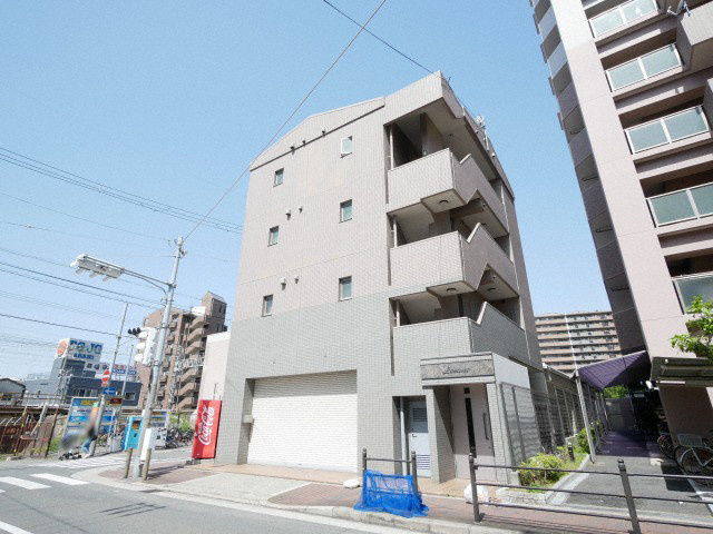 ルミエール加島の外観