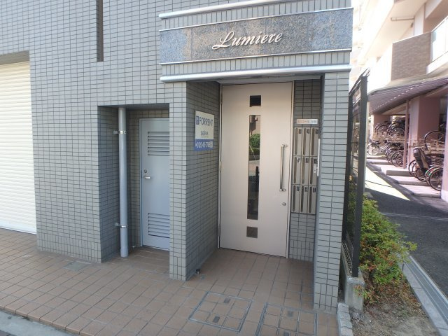 ルミエール加島のエントランス